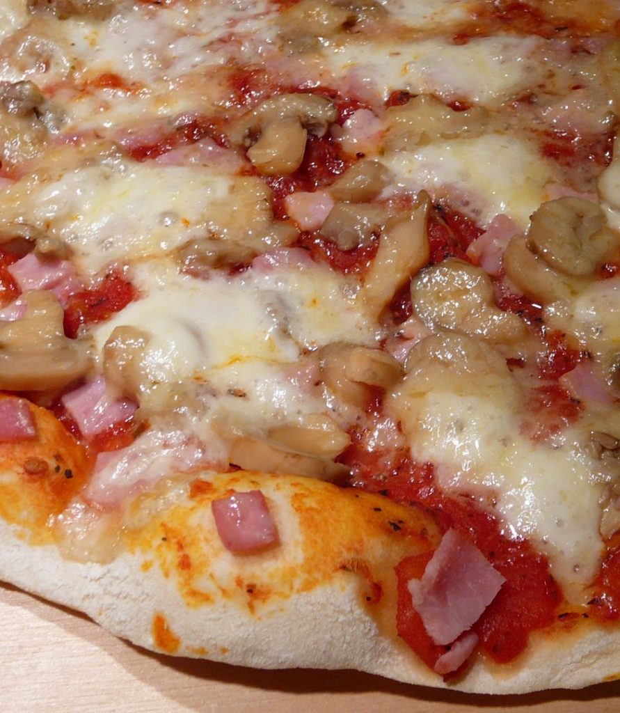 Pizza jambon et champignons