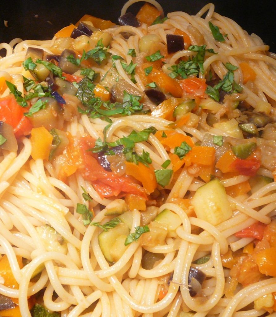 Spaghettis aux légumes de méditerranée