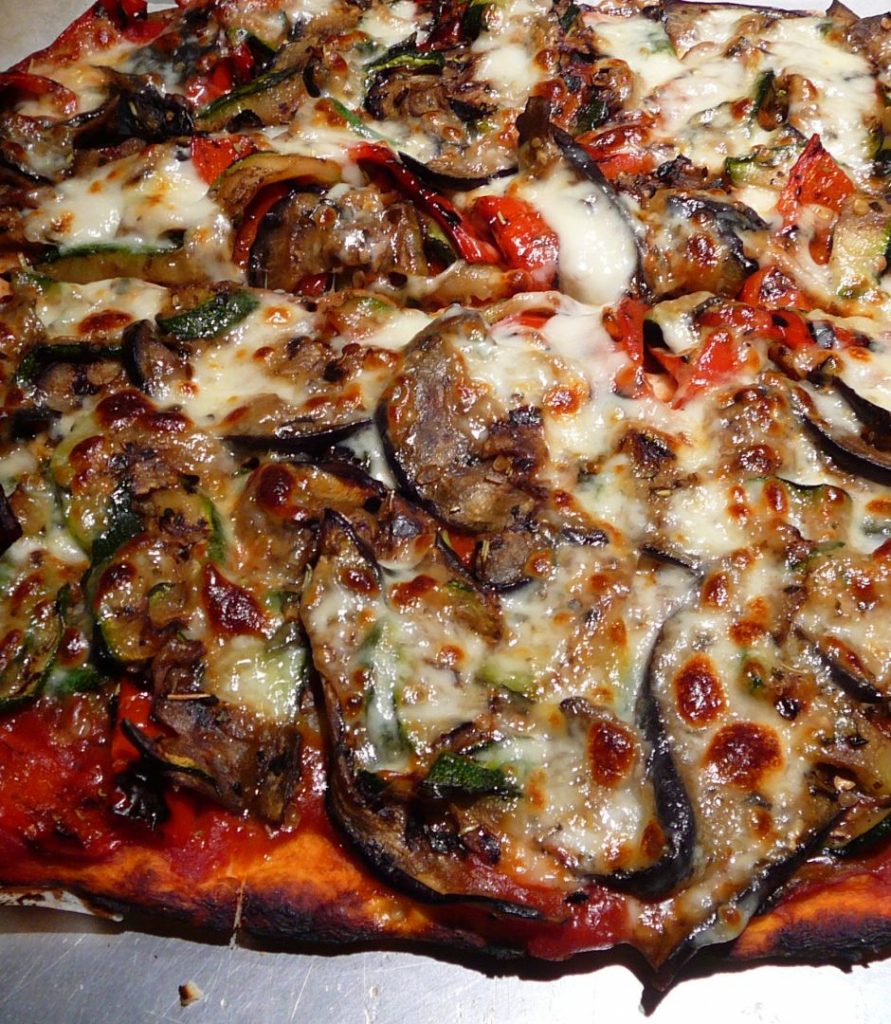 Pizza aux légumes de Méditerranée