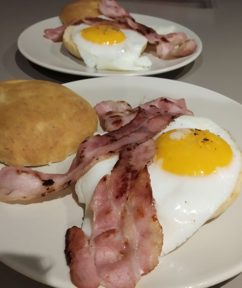 Pains Écossais œufs et bacon